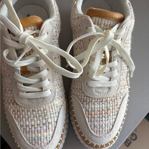 Universal Thread platform sneakers